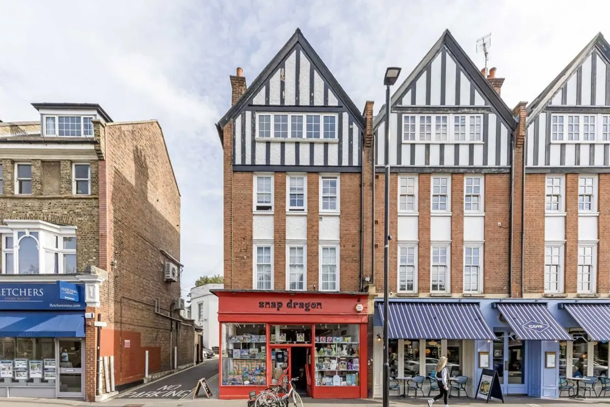 Flat Turnham Green Terrace in Greater London