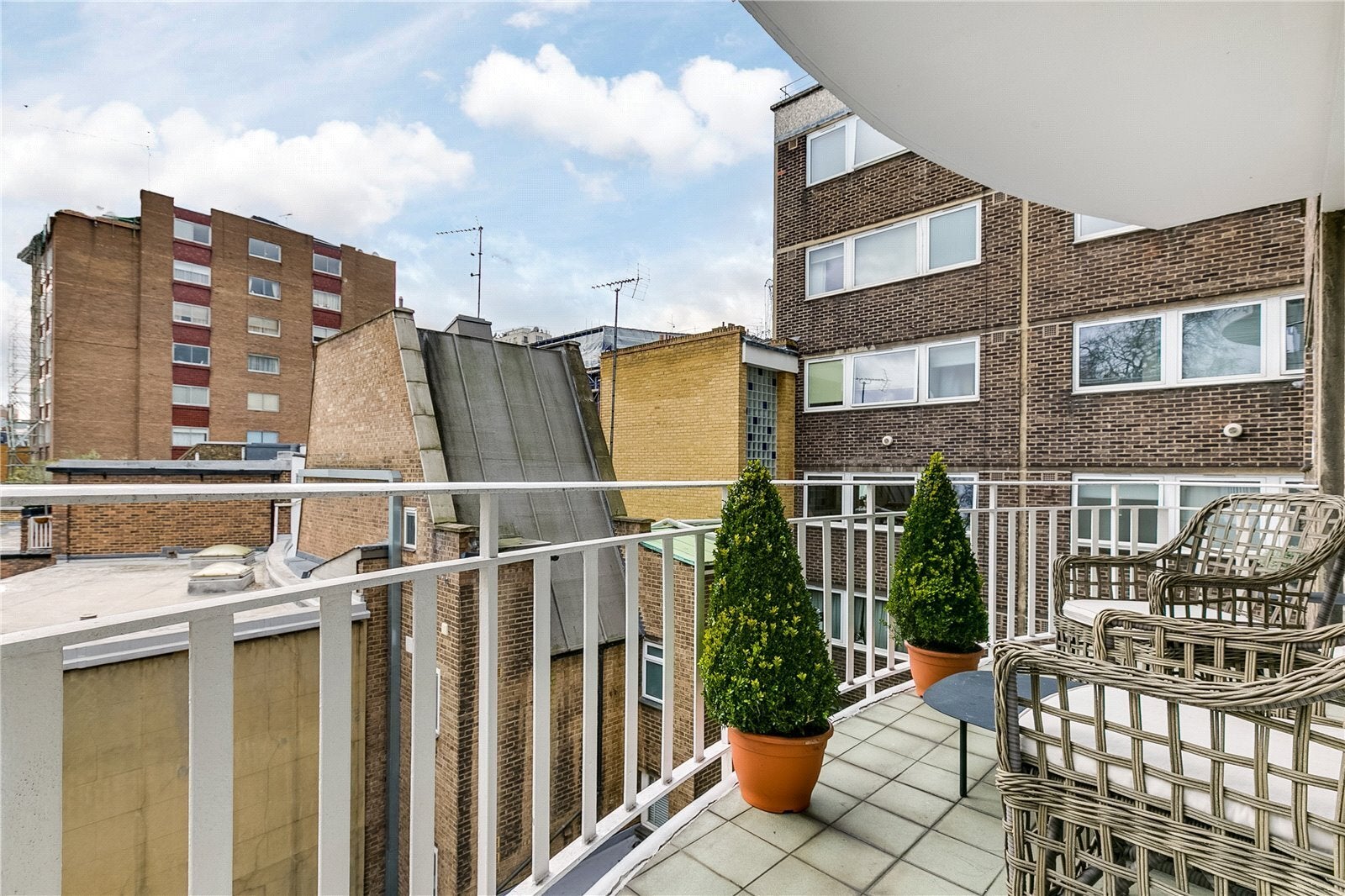 Flat William Mews in City of Westminster
