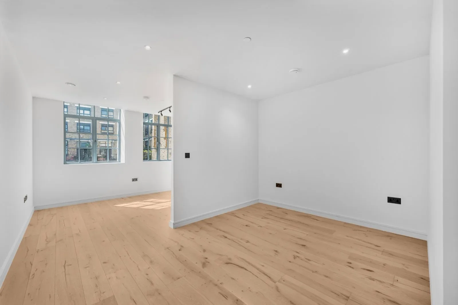 Flat Hollybush Gardens in Greater London