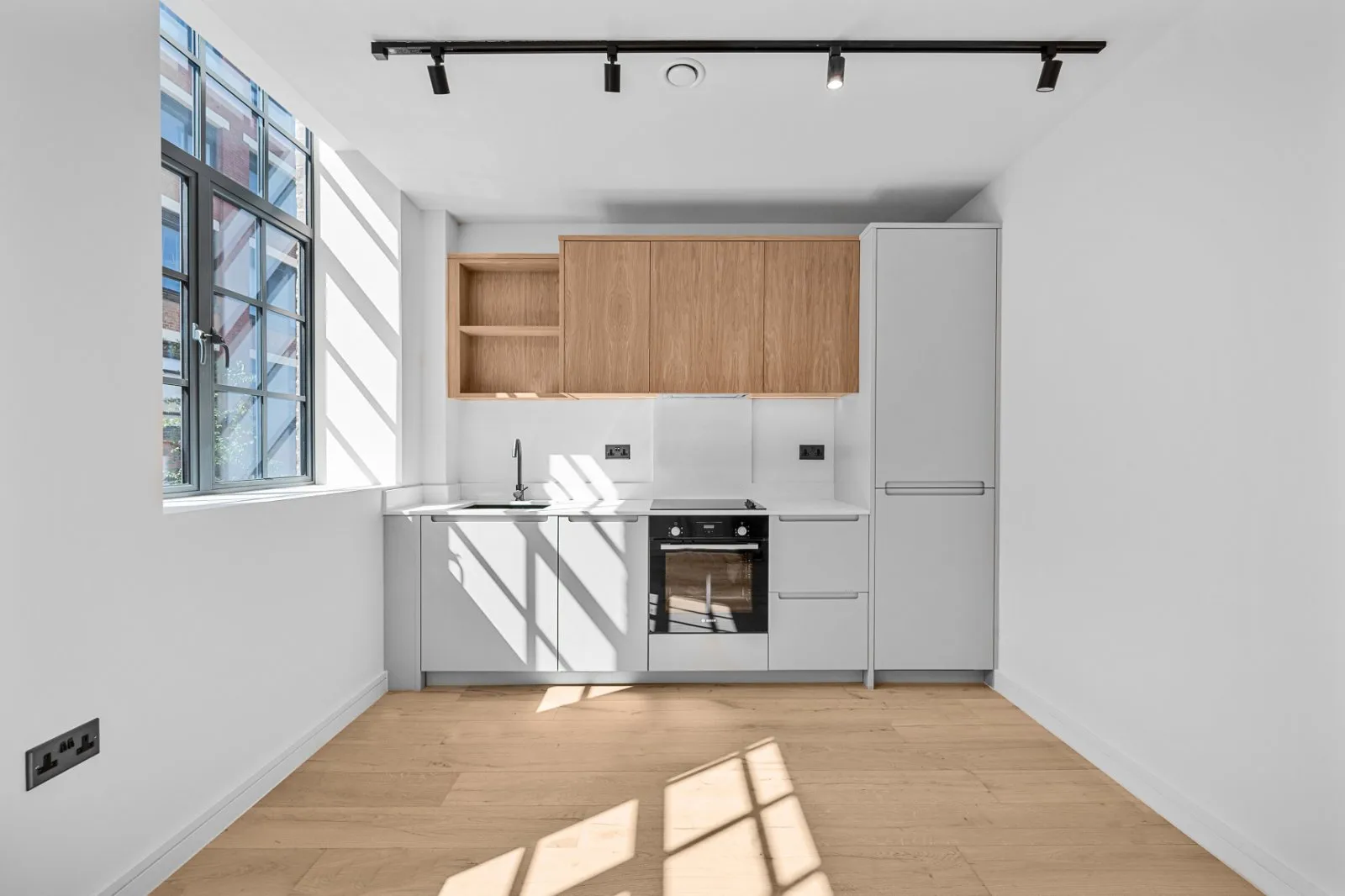 Flat Hollybush Gardens in Greater London