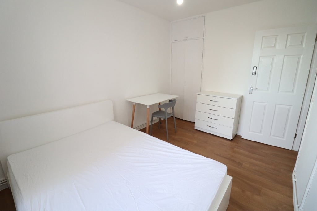 Room Globe Road in Greater London