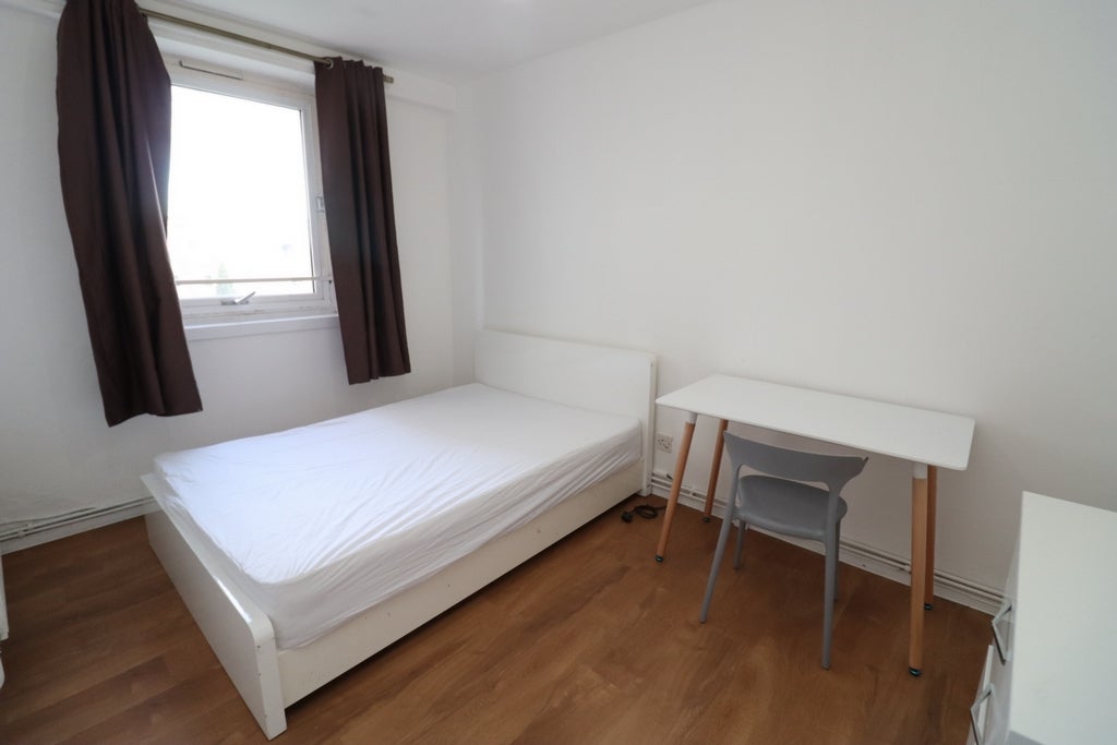 Room Globe Road in Greater London