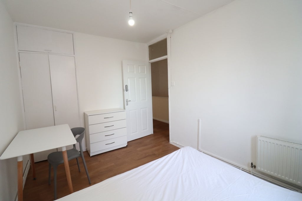 Room Globe Road in Greater London