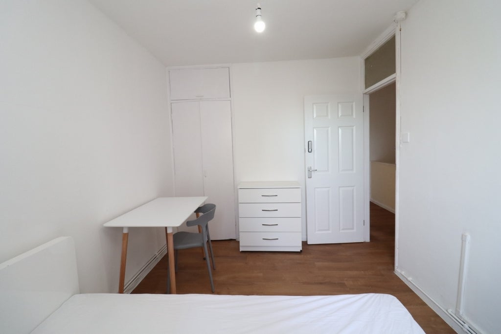 Room Globe Road in Greater London