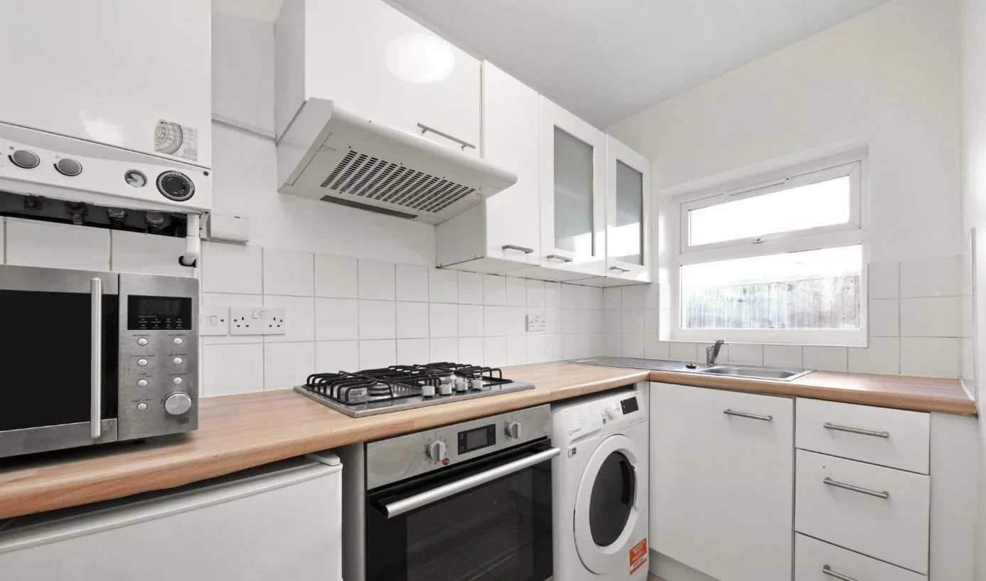 Flat Victoria Road in Greater London