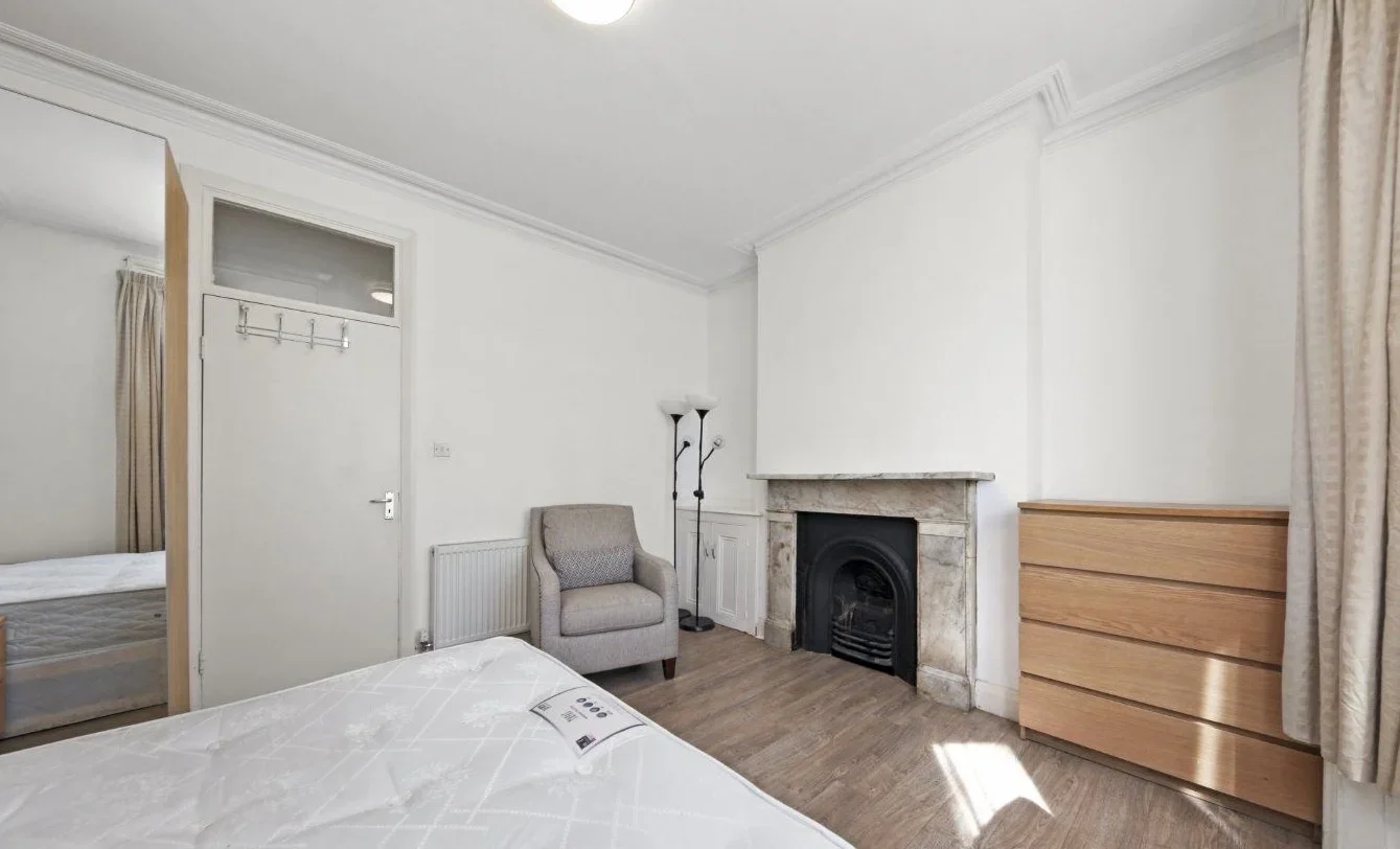 Flat Victoria Road in Greater London