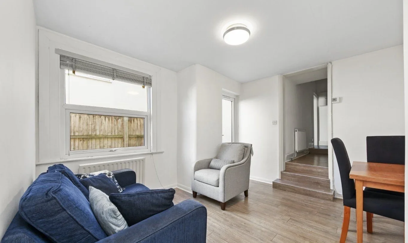 Flat Victoria Road in Greater London