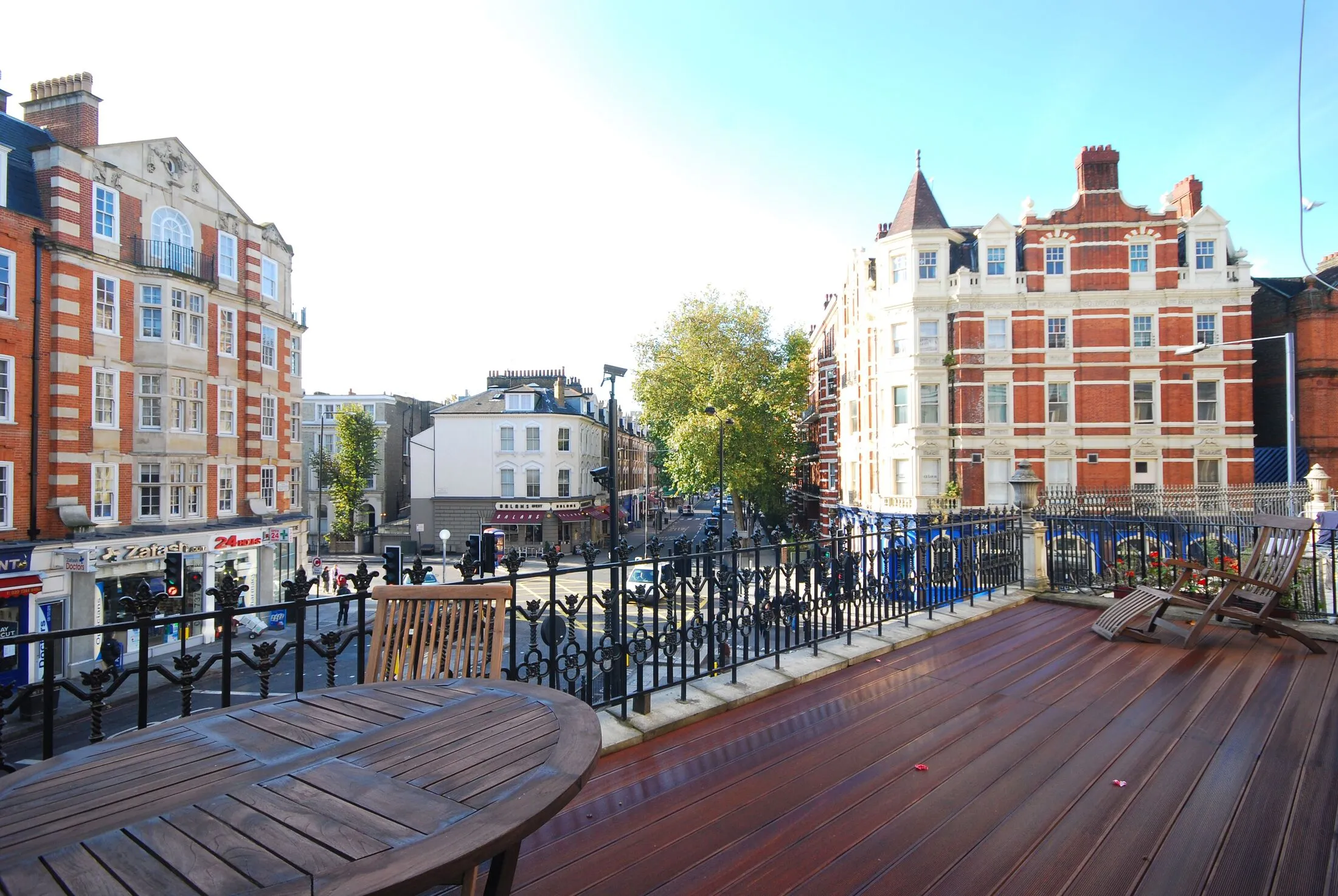 Flat Earl's Court Road in Greater London