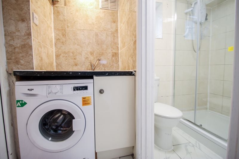 Room Islip Manor Road in Greater London