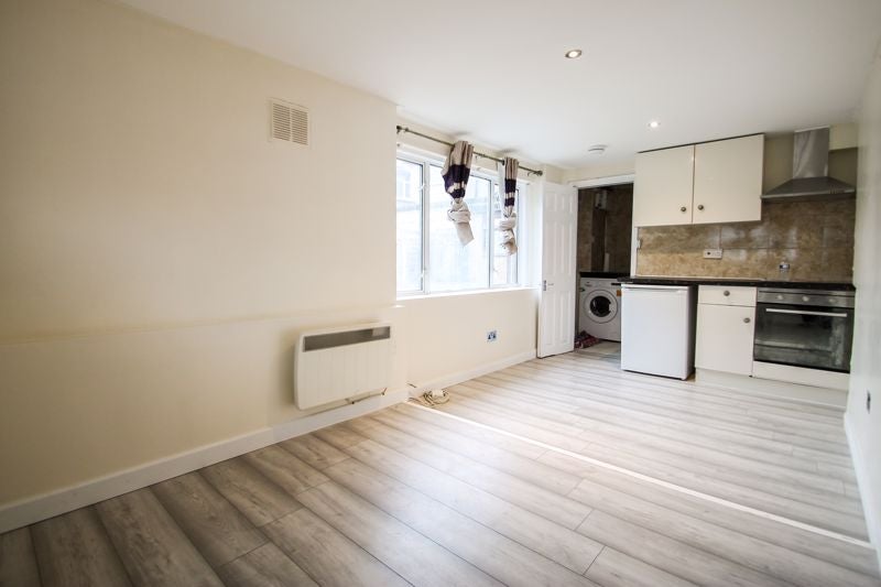 Room Islip Manor Road in Greater London