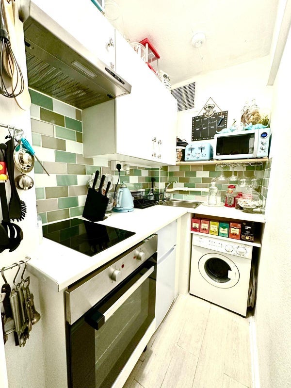 Flat Shepherds Bush Green in Greater London