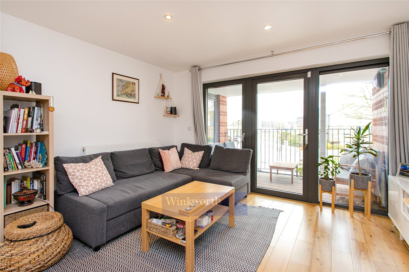 Flat Akerman Road in Greater London