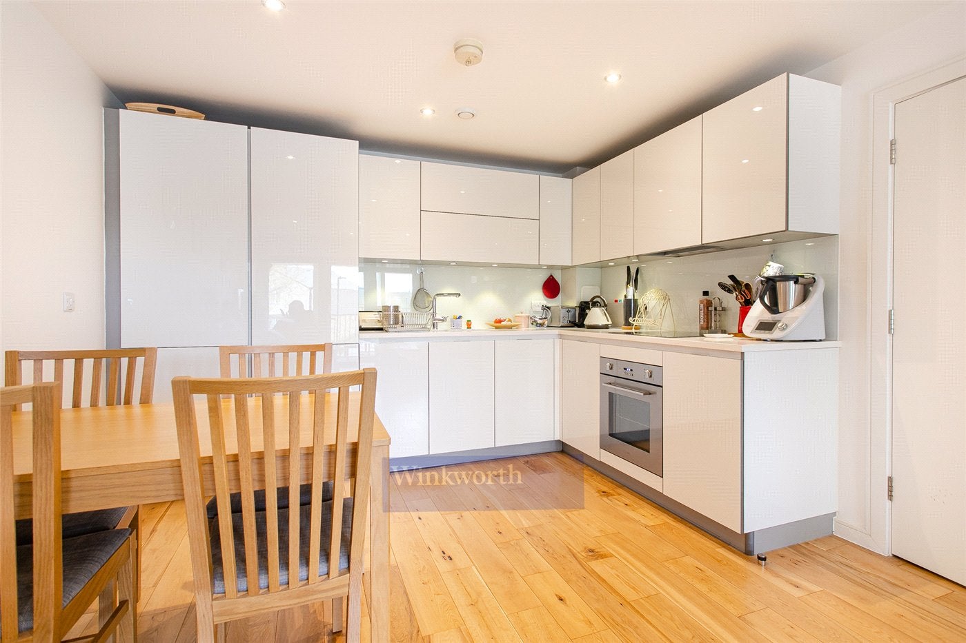 Flat Akerman Road in Greater London