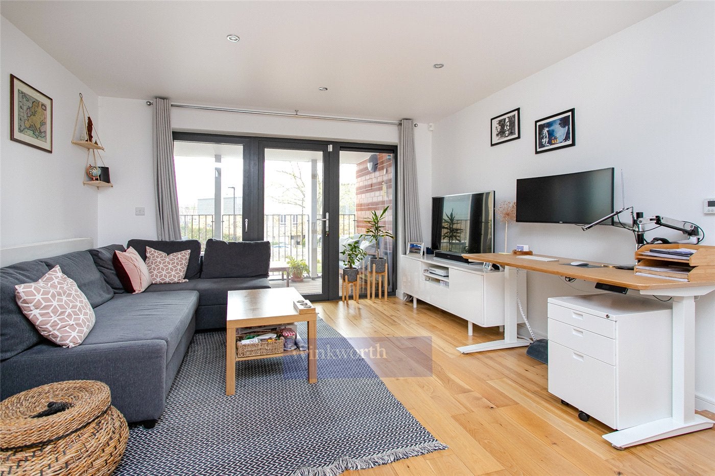 Flat Akerman Road in Greater London