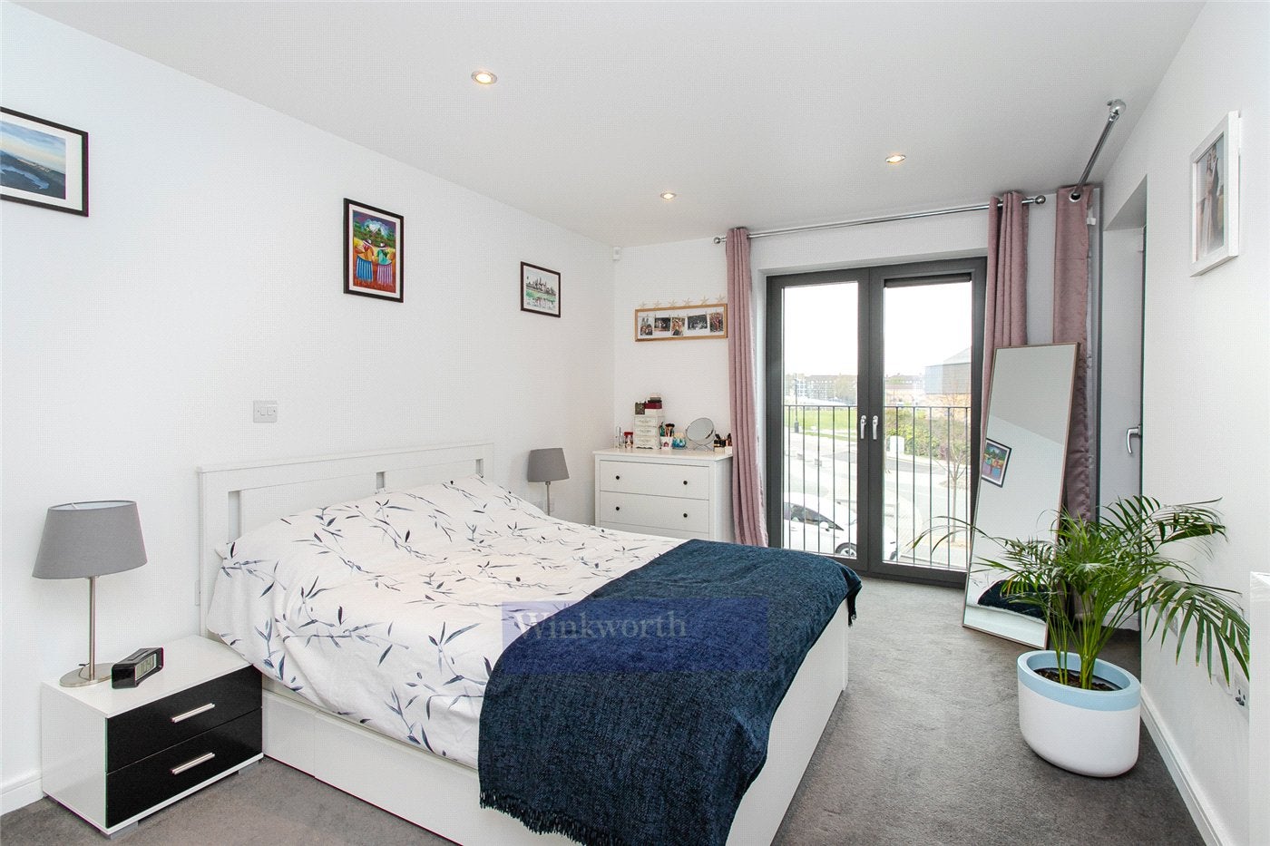 Flat Akerman Road in Greater London