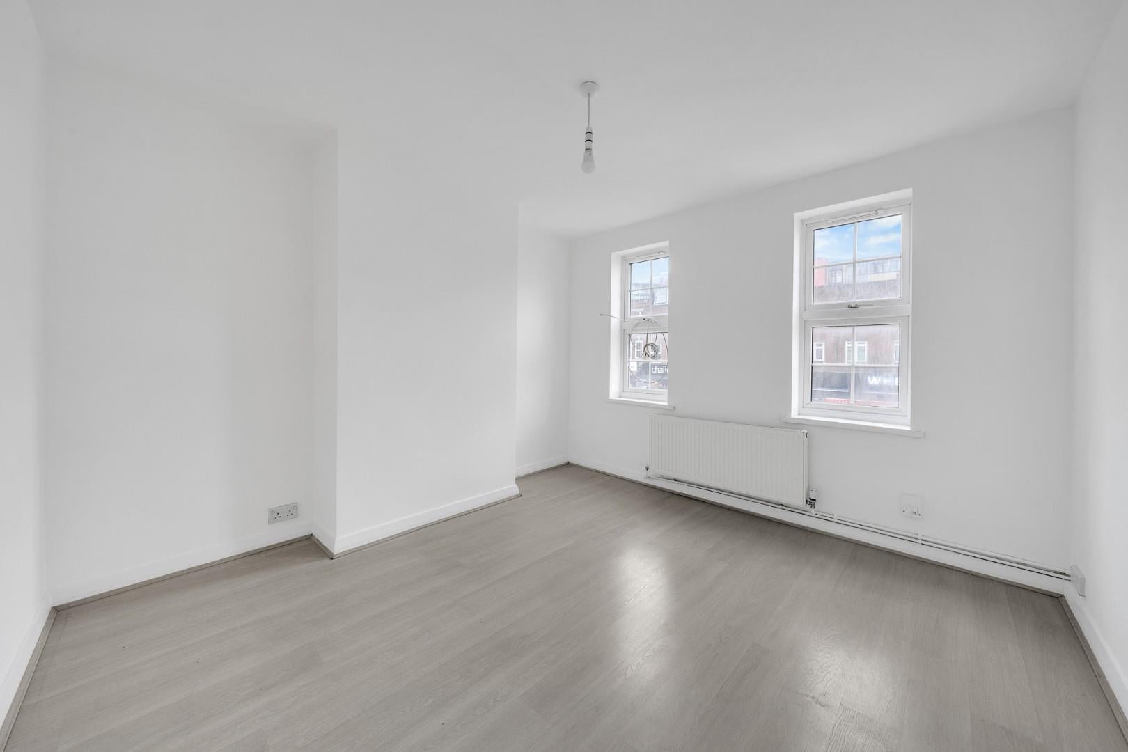 Flat Cranbrook Road in Greater London