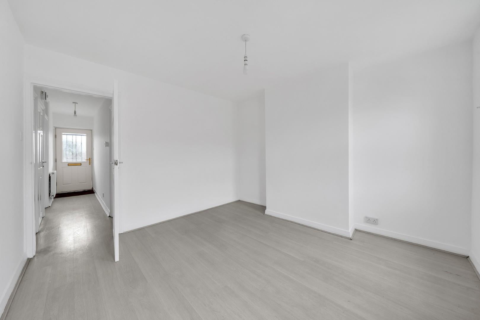 Flat Cranbrook Road in Greater London