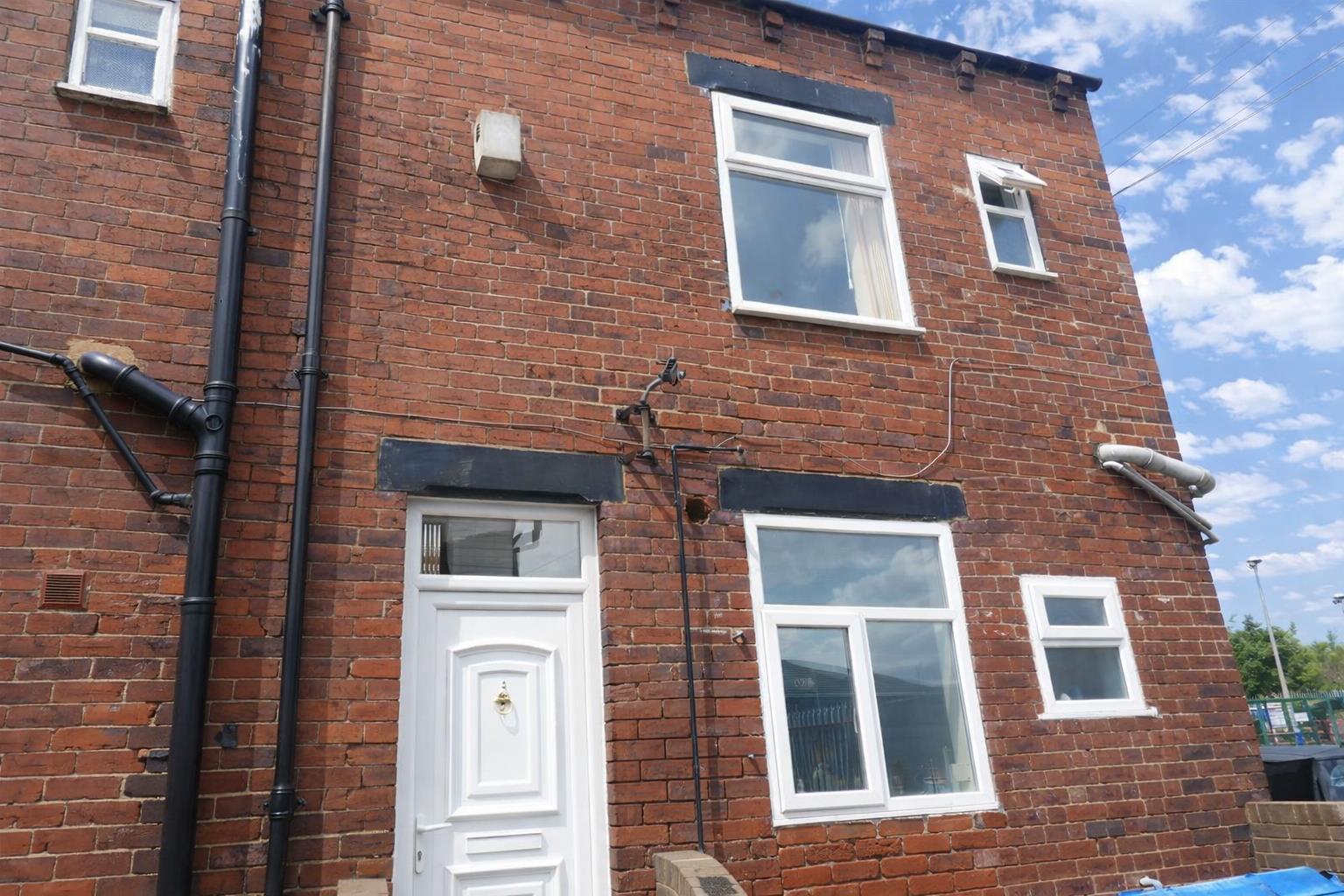 Flat Station Lane in Wakefield