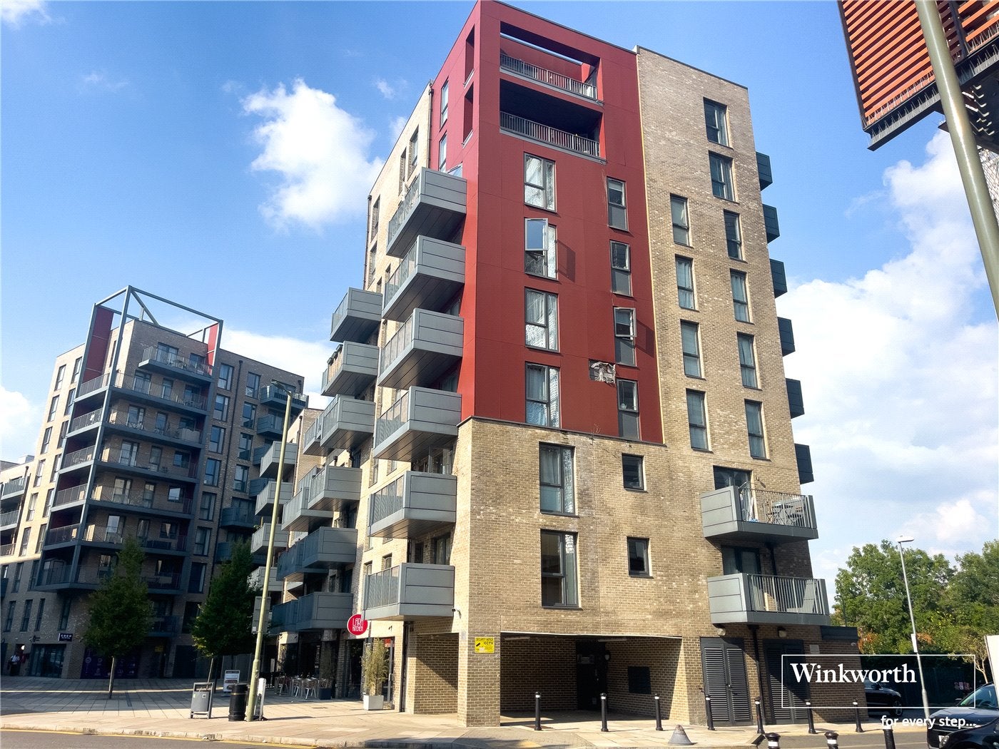 Flat Charcot Road in Greater London