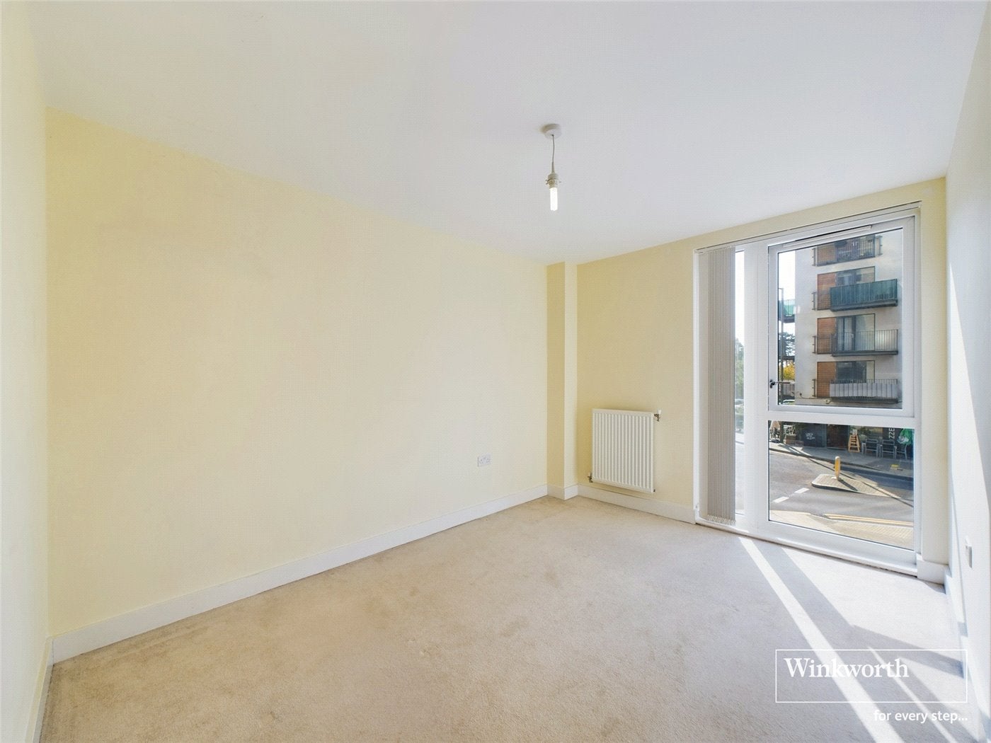Flat Charcot Road in Greater London