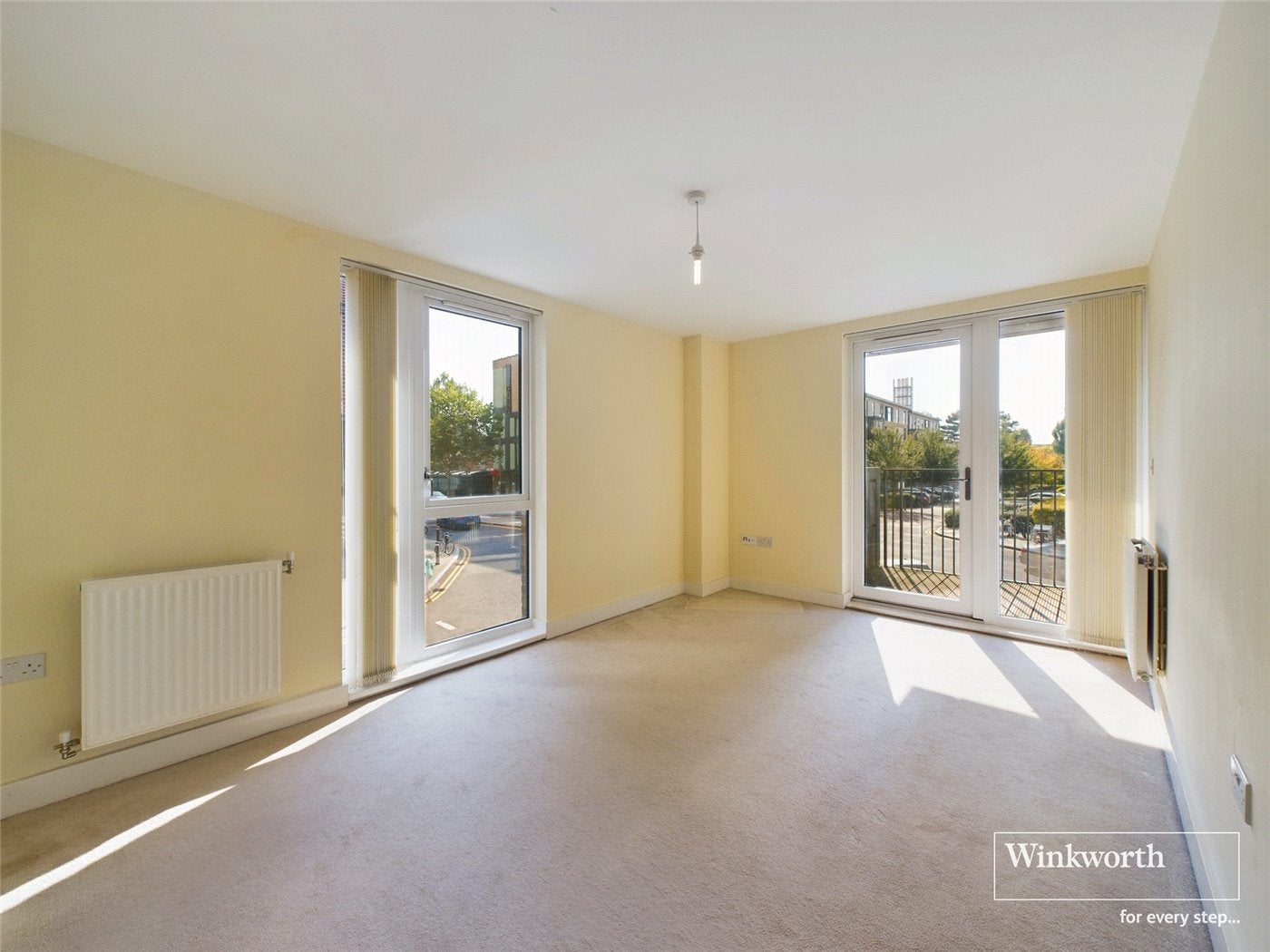 Flat Charcot Road in Greater London
