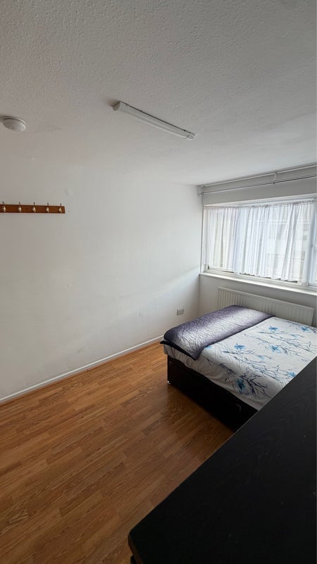 Room Kennard Road in Greater London