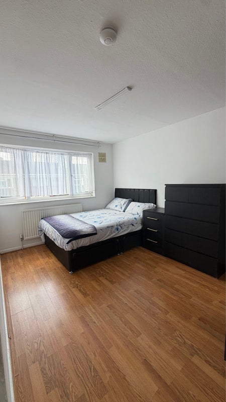 Room Kennard Road in Greater London