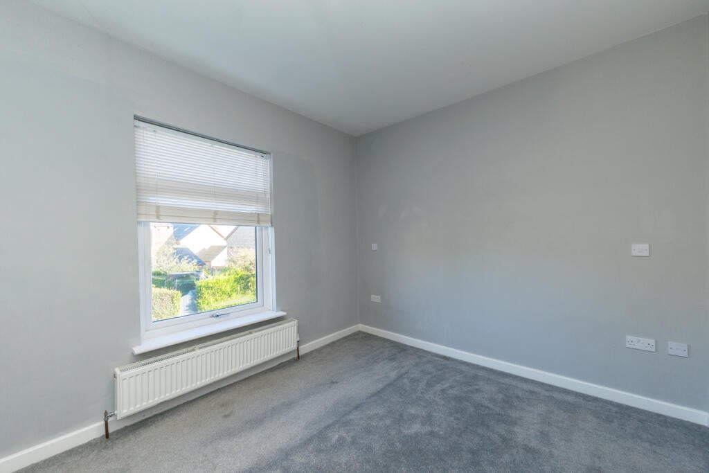 Flat Bynes Road in Greater London
