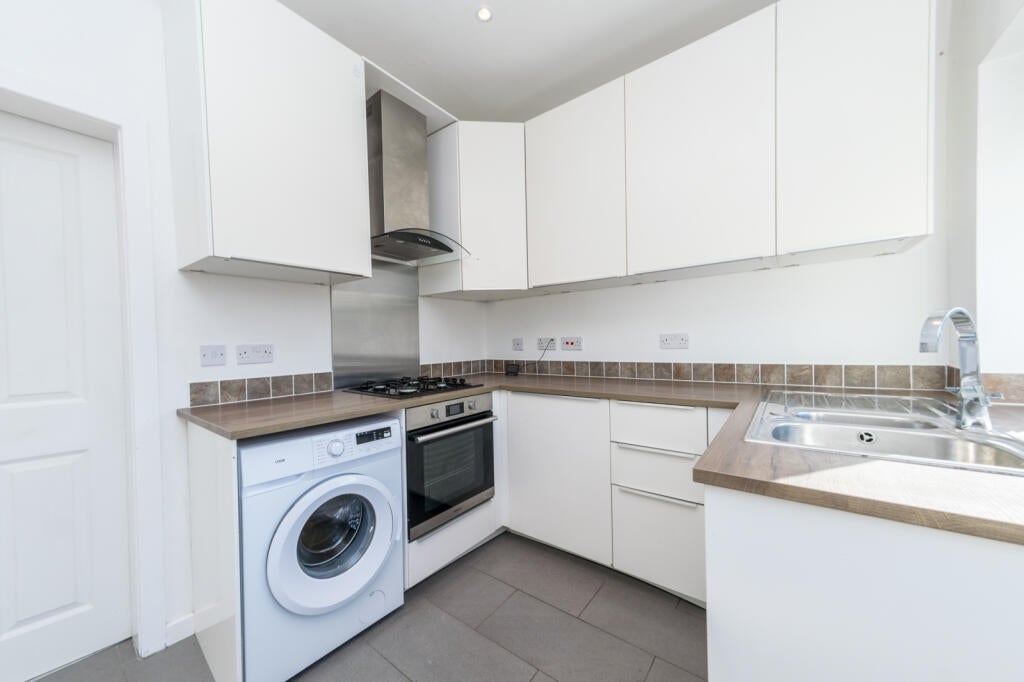 Flat Bynes Road in Greater London