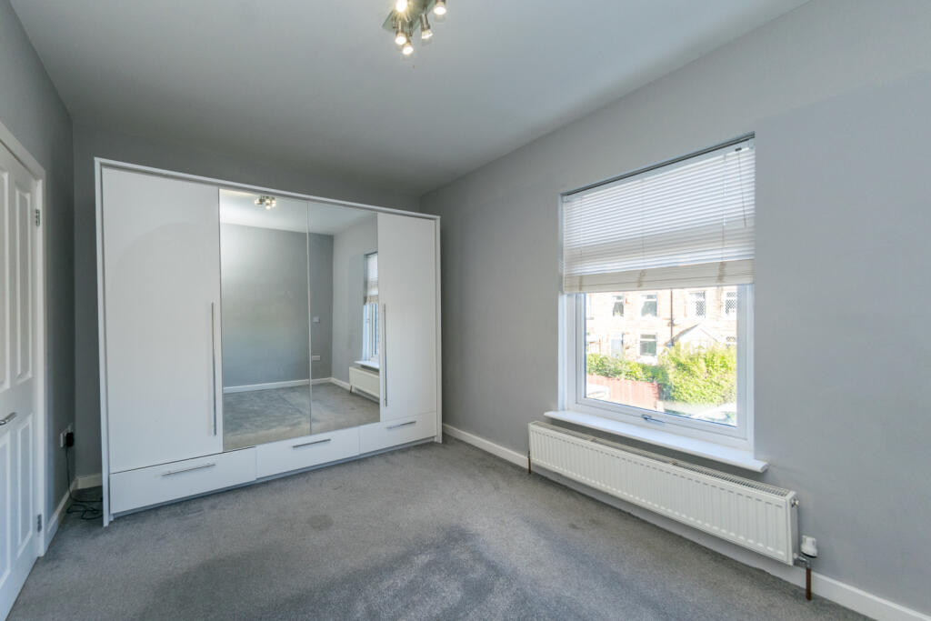 Flat Bynes Road in Greater London