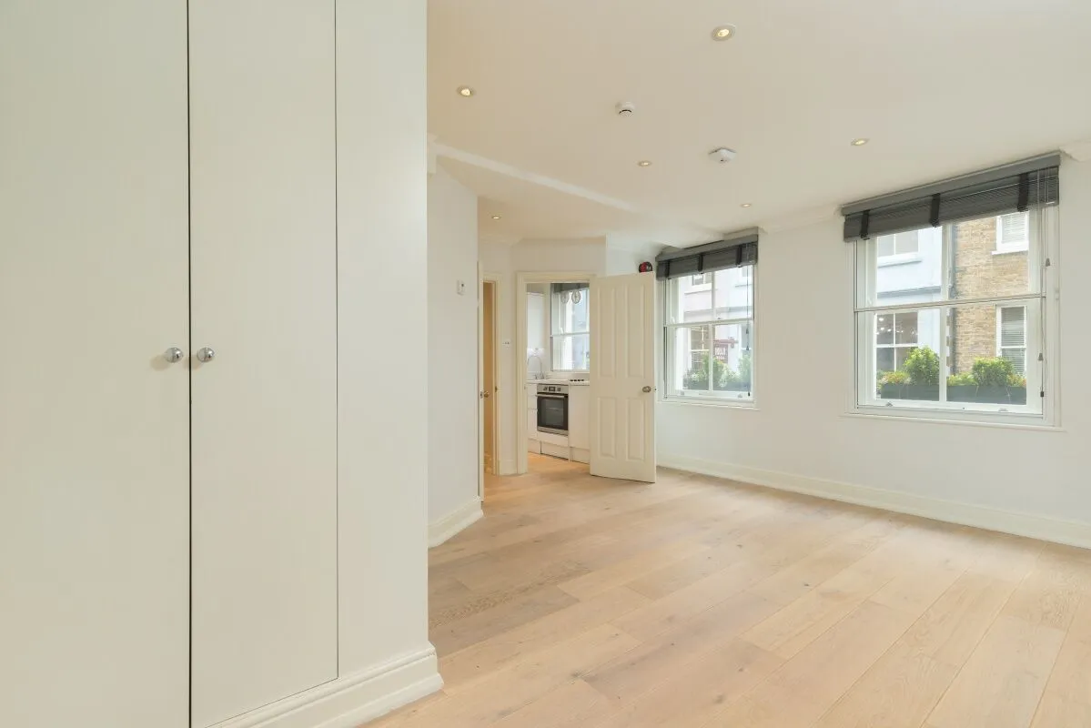 Flat Marlborough Court in City of Westminster