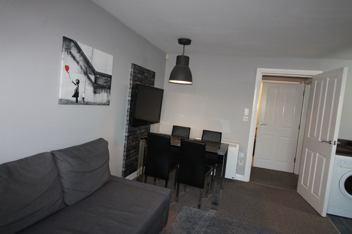 Flat Titchfield Terrace in Ashfield
