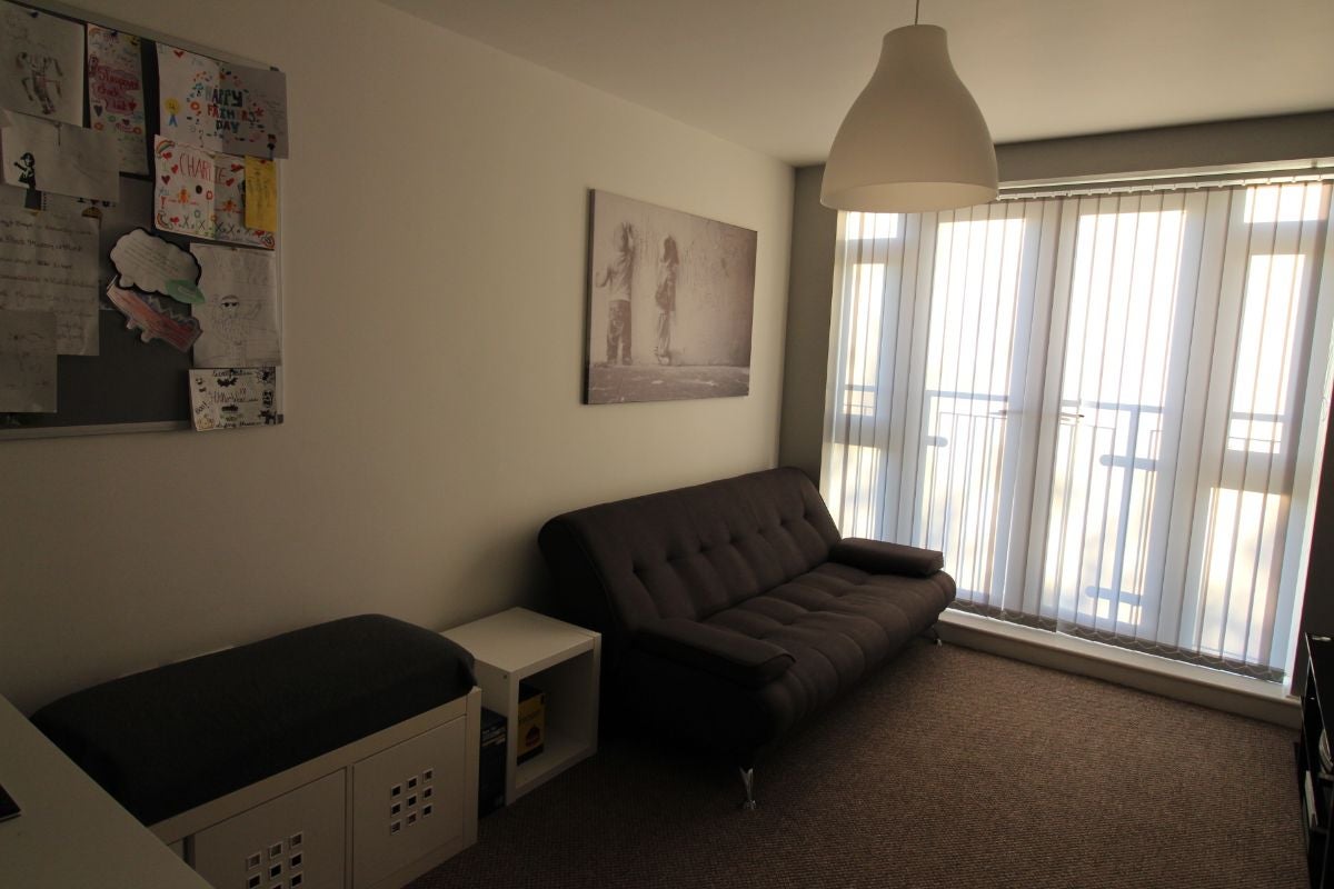 Flat Titchfield Terrace in Ashfield