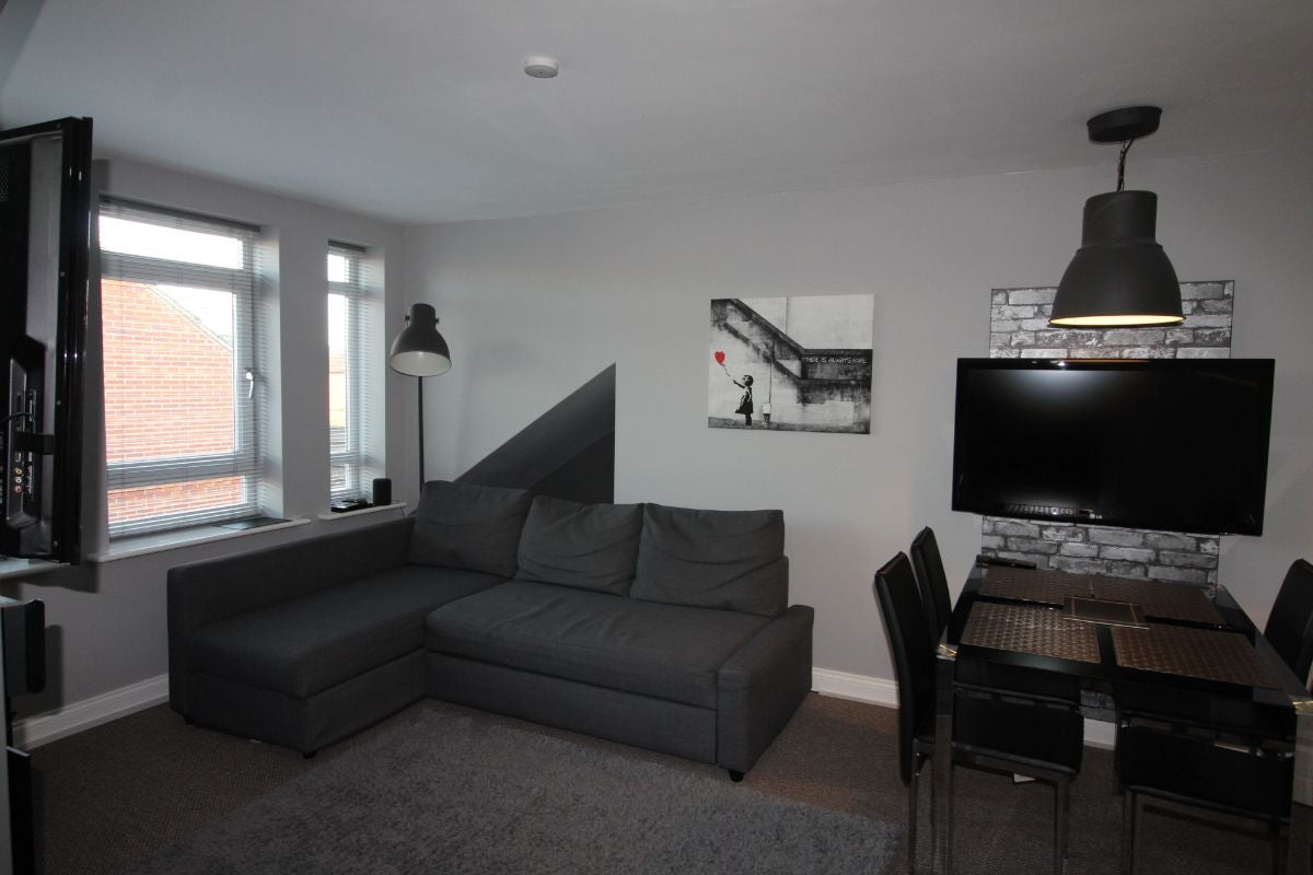 Flat Titchfield Terrace in Ashfield