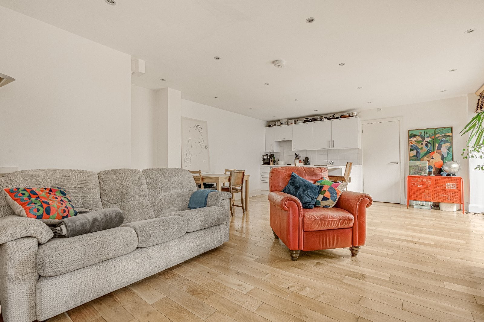 Flat Saint John's Hill in Greater London