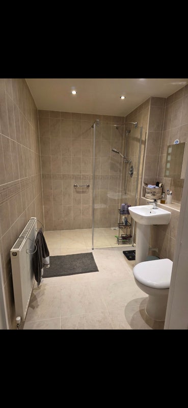 Room Queslett Road East in Walsall