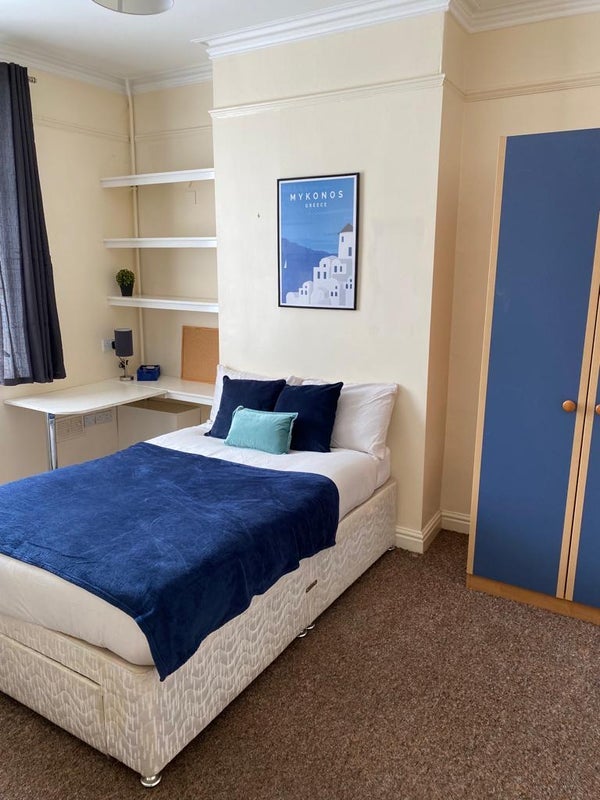 Room Guildford Street in Stoke-on-Trent
