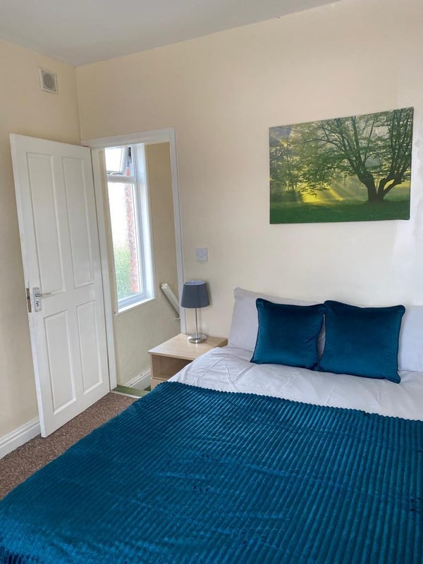 Room Guildford Street in Stoke-on-Trent