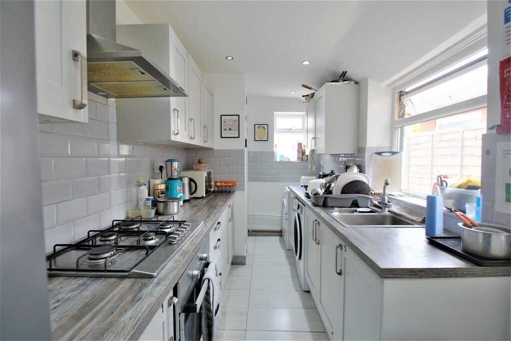 Room Bolingbroke Road in Coventry