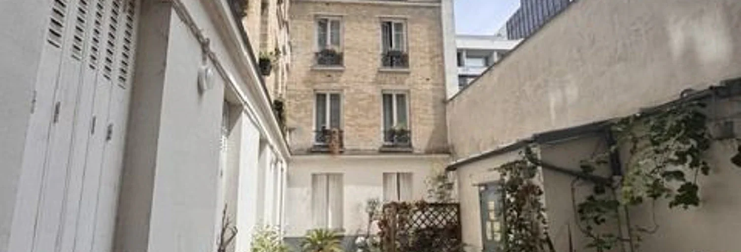 Flat Rue Eugène Jumin in Paris