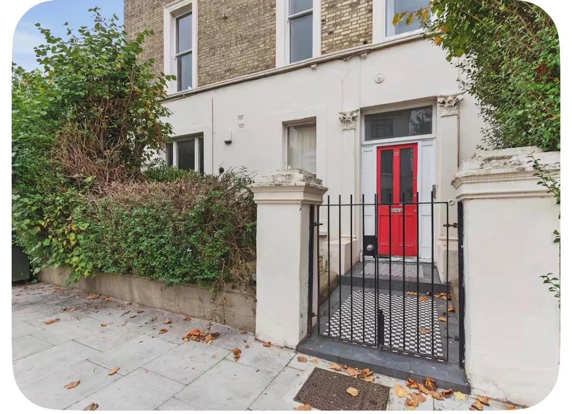 Flat Boscombe Road in Greater London