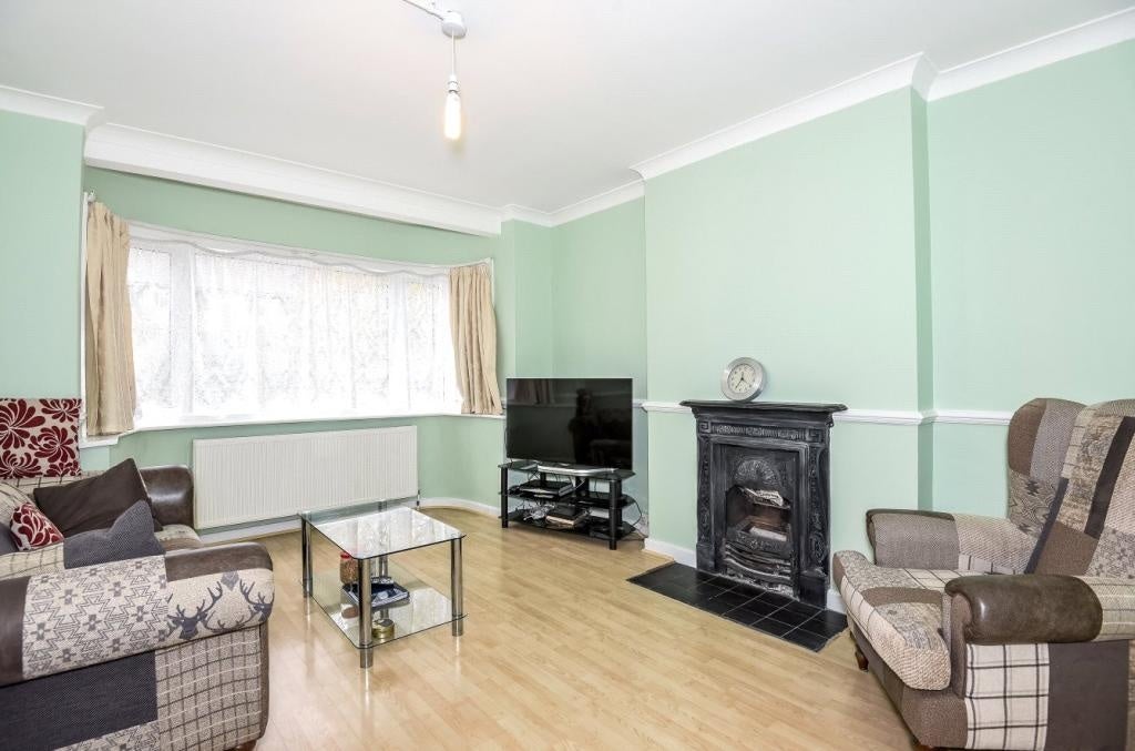 Flat Lucas Avenue in Greater London