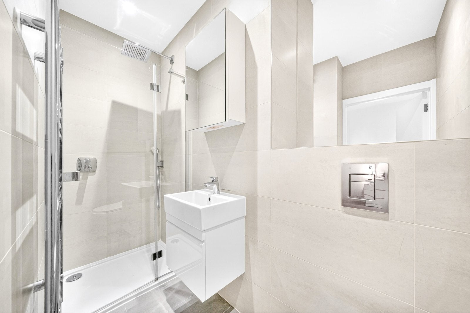 Flat Grange Walk in Greater London