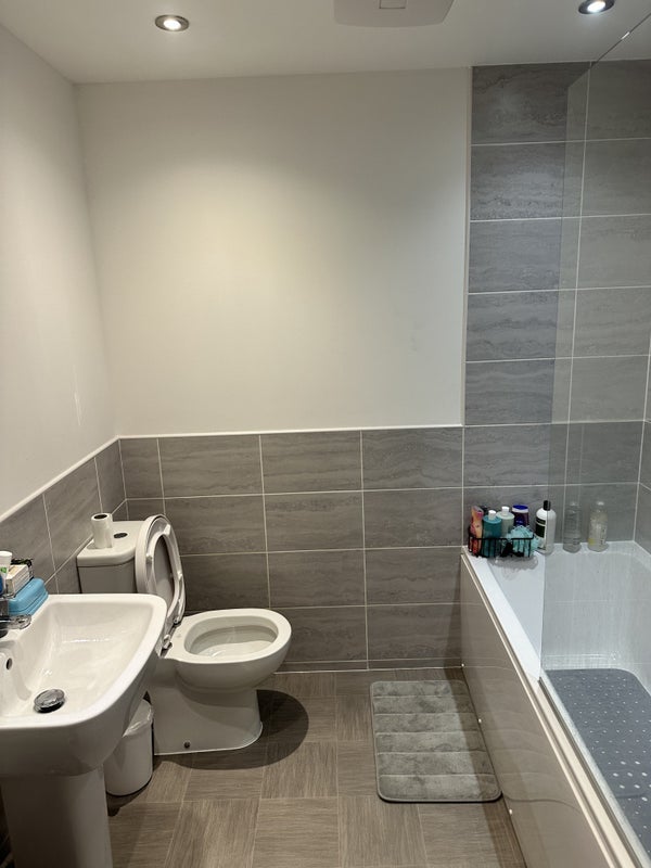 Room Raith Drive in City of Edinburgh