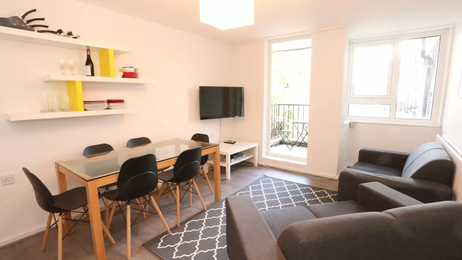 Room Ballance Road in Greater London