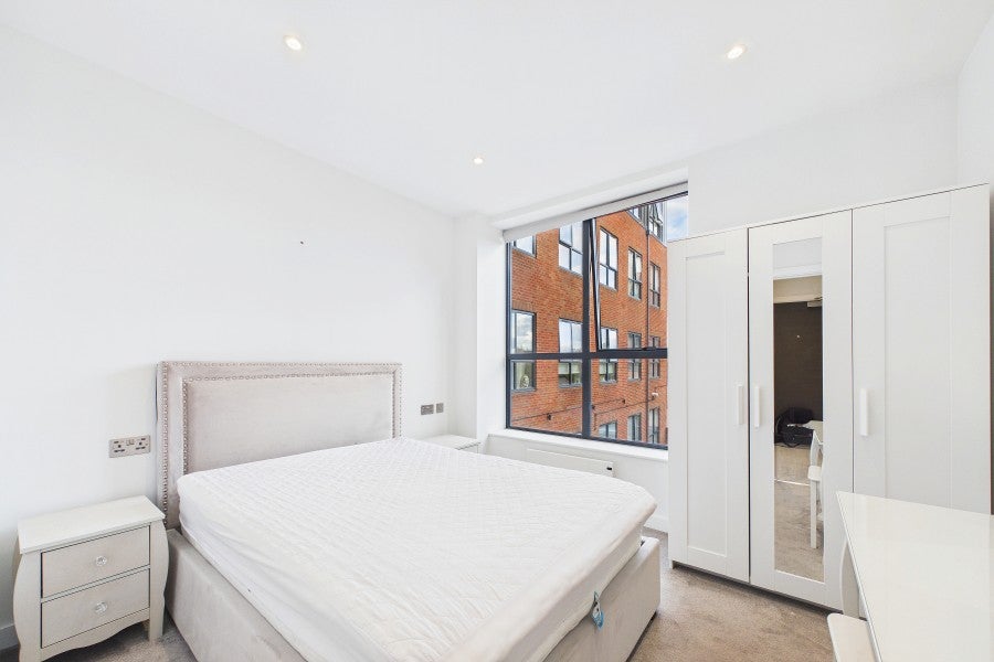 Flat London Road in Surrey Heath