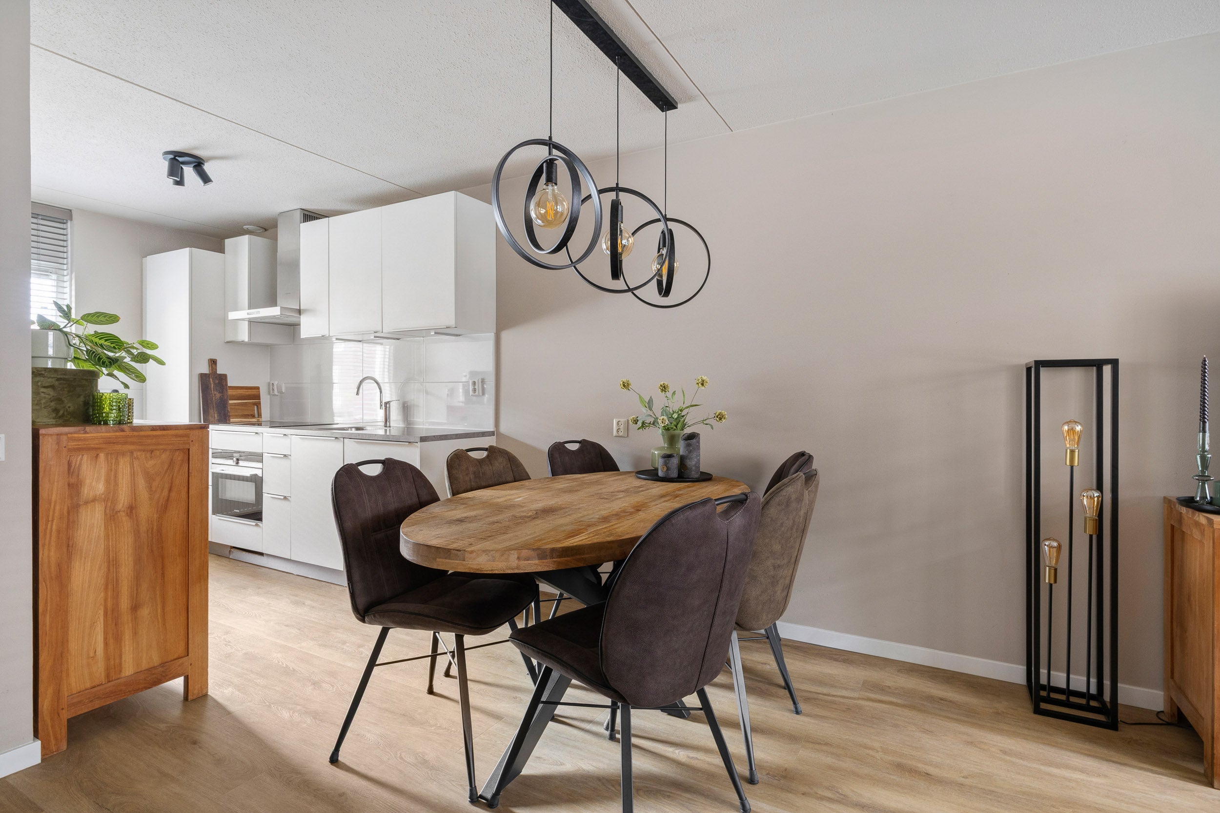 Tussenwoning te koop: Servaashof 6, Helden