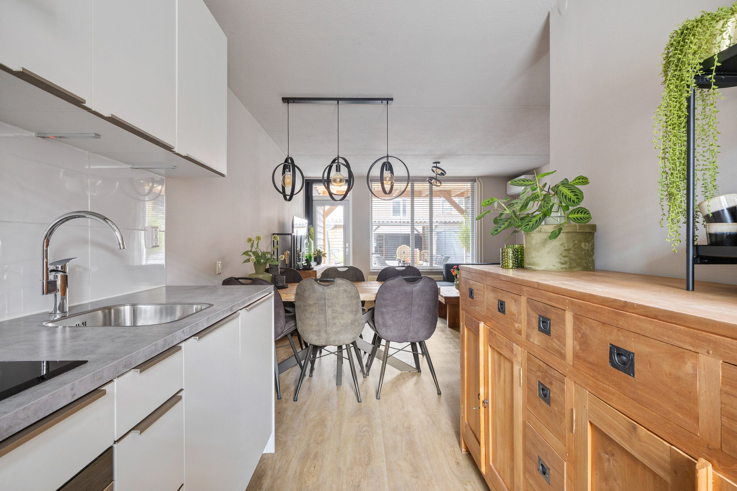 Tussenwoning te koop: Servaashof 6, Helden