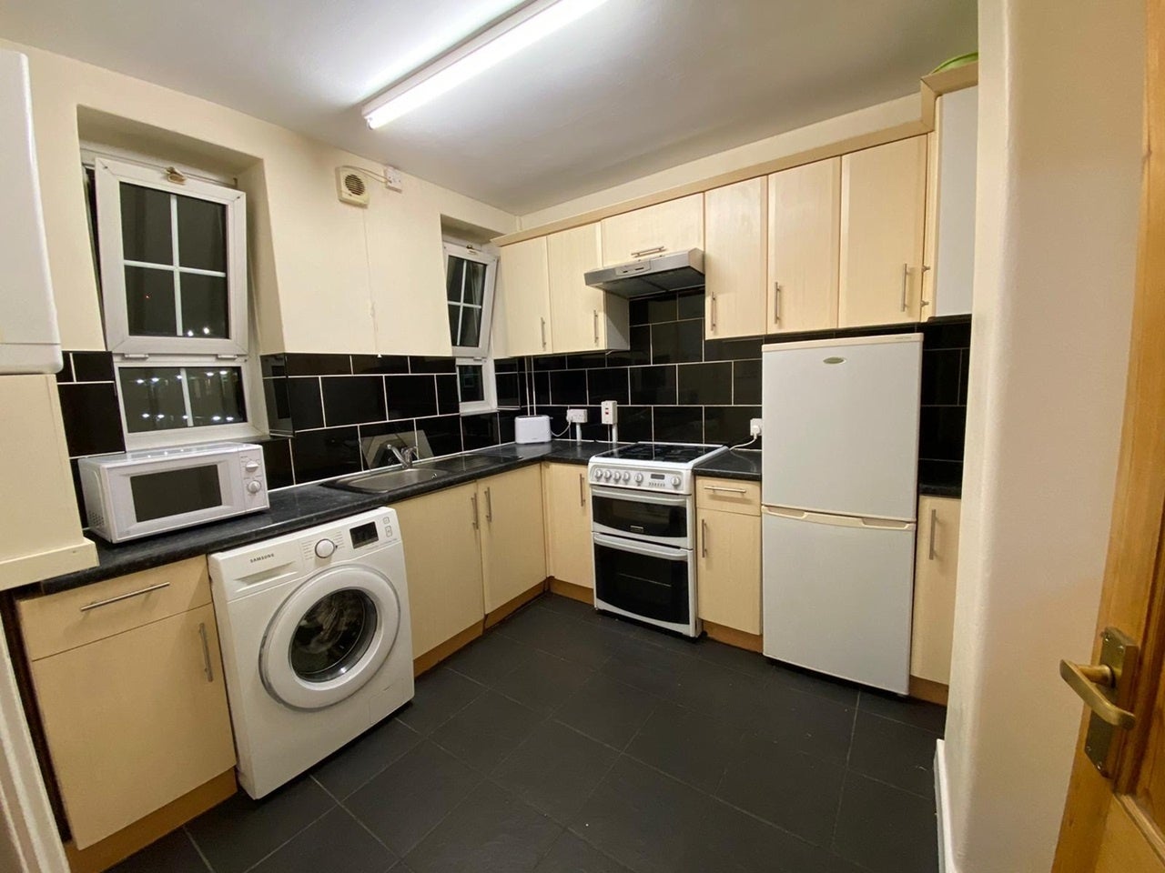 Flat Collingwood Street in Greater London