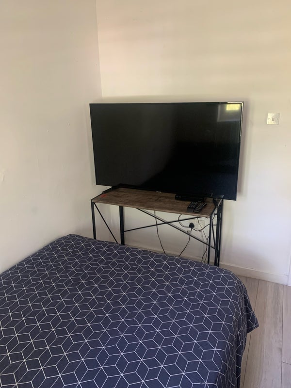 Room Larch Close in Greater London